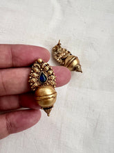 Antique Gold polish blue stone studs