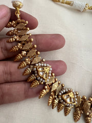 Gold polish kundan pendant necklace with pearls