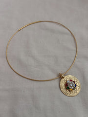 Gold polish hasli with navrathana pendant