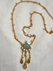 Gold polish calcedony and pearl pendant chain