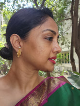 Leaf earrings with pearl drop