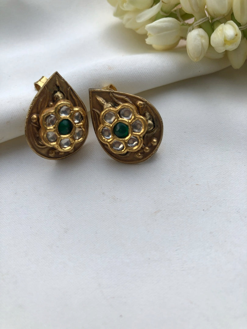 Antique style earrings with green kundan