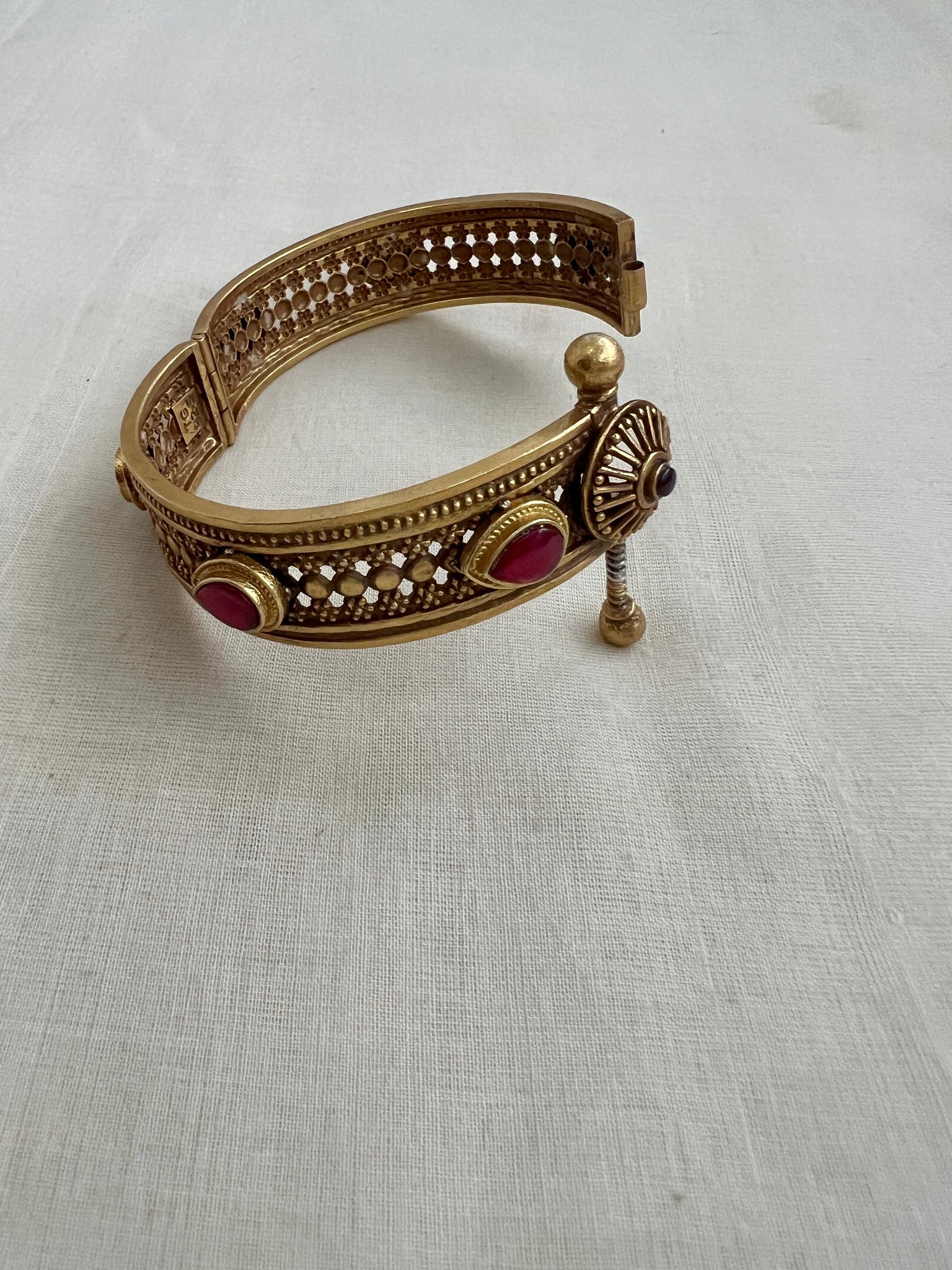 Single bracelet Bangle