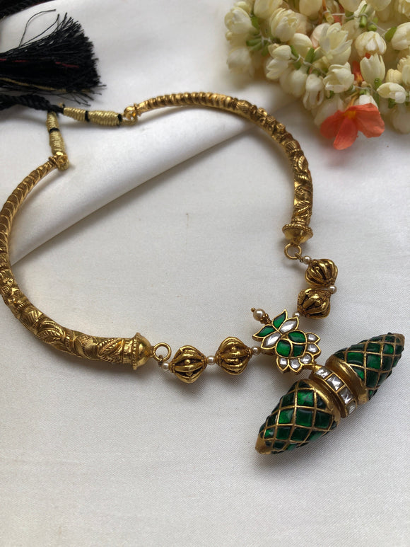 Green kundan pendant with vintage style hasli-Silver Neckpiece-PL-House of Taamara