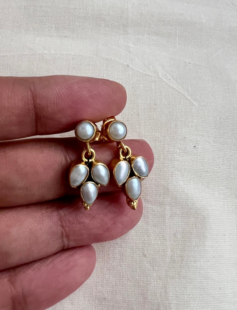 Gold polish pearl hangings