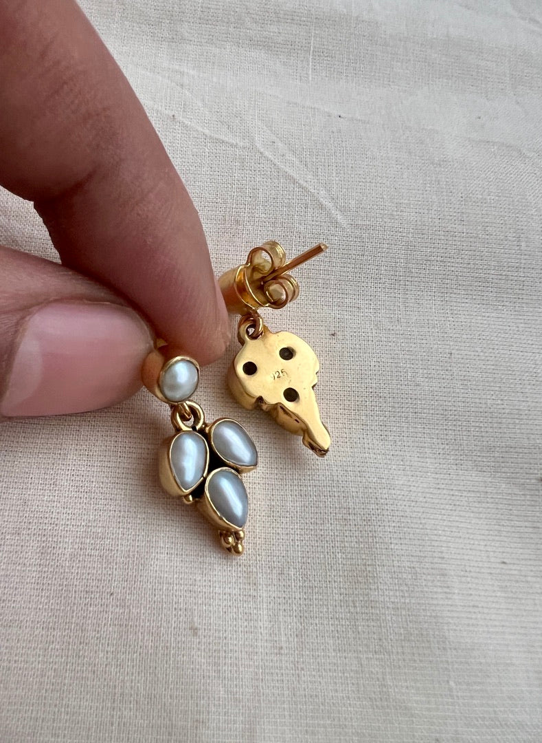 Gold polish pearl hangings