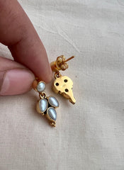 Gold polish pearl hangings