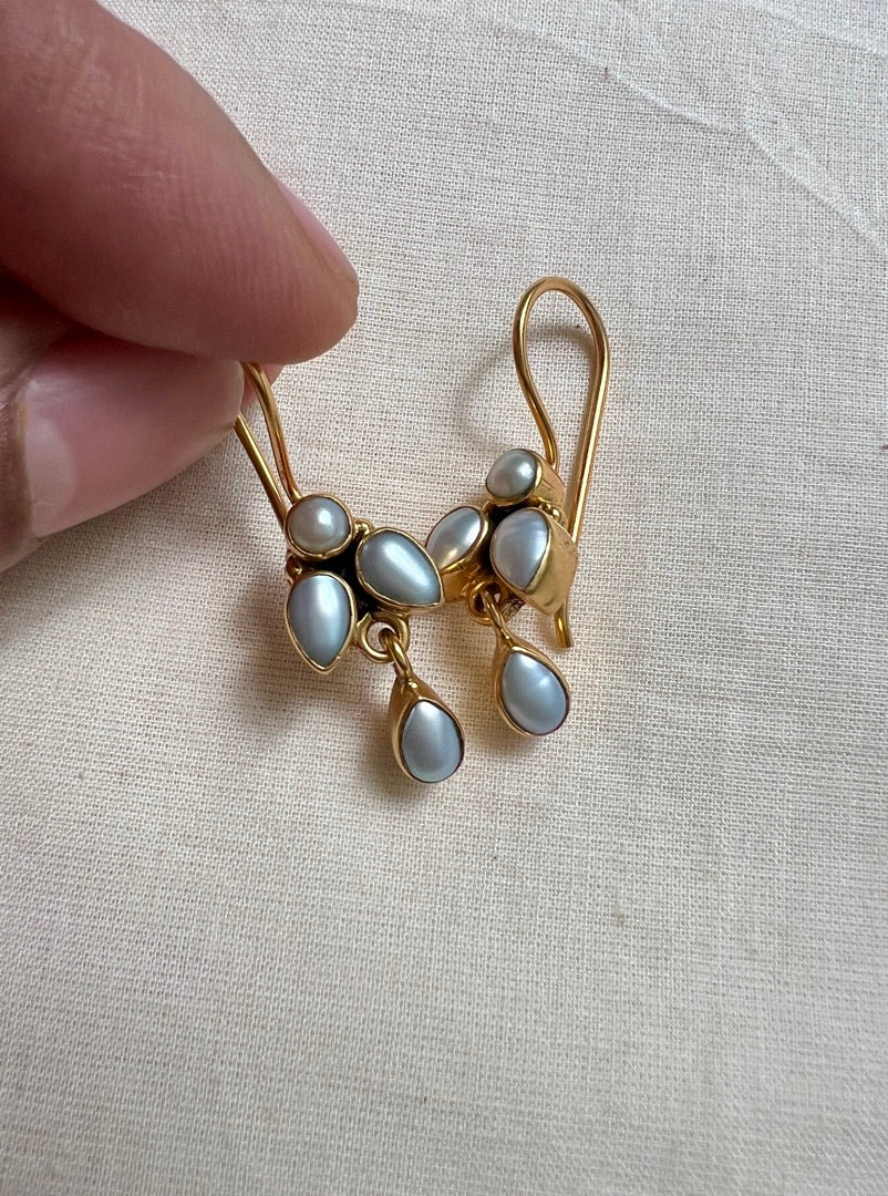 Gold polish pearl hangings