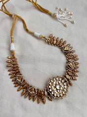 Gold polish kundan pendant necklace with pearls