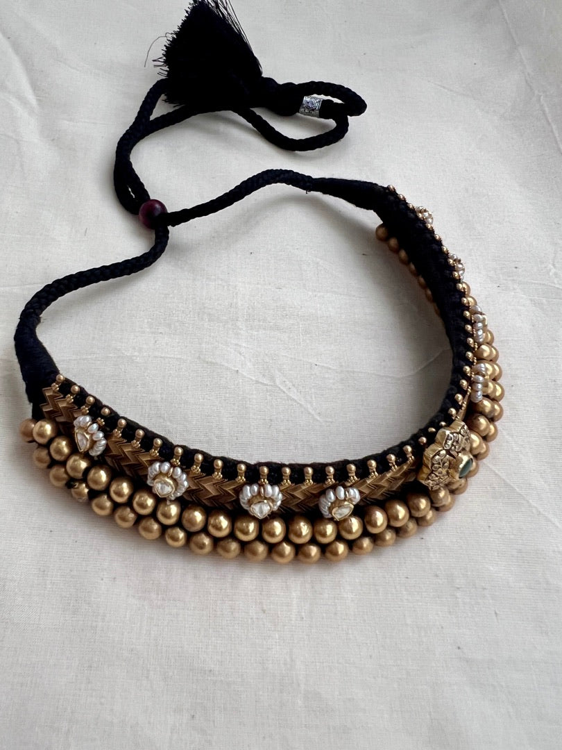 Gold polish black threaded thussi necklace