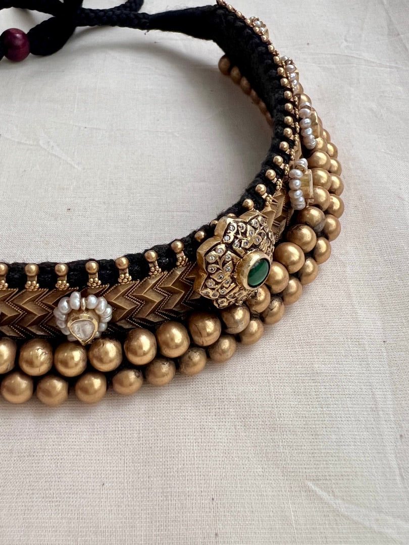 Gold polish black threaded thussi necklace