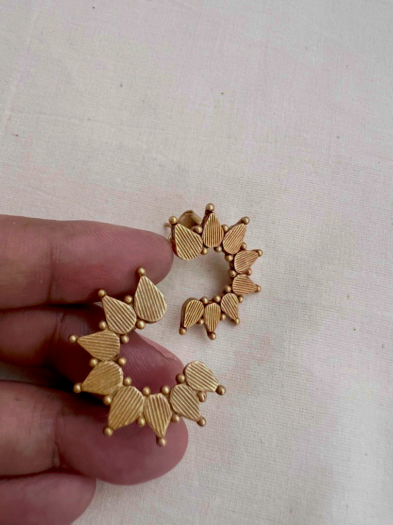 Antique gold polish studs