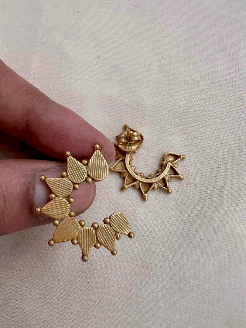 Antique gold polish studs