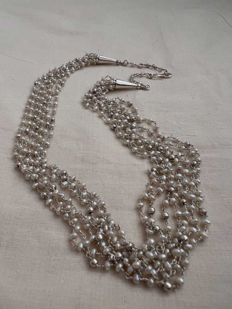 Multi layer pearls bunch chain