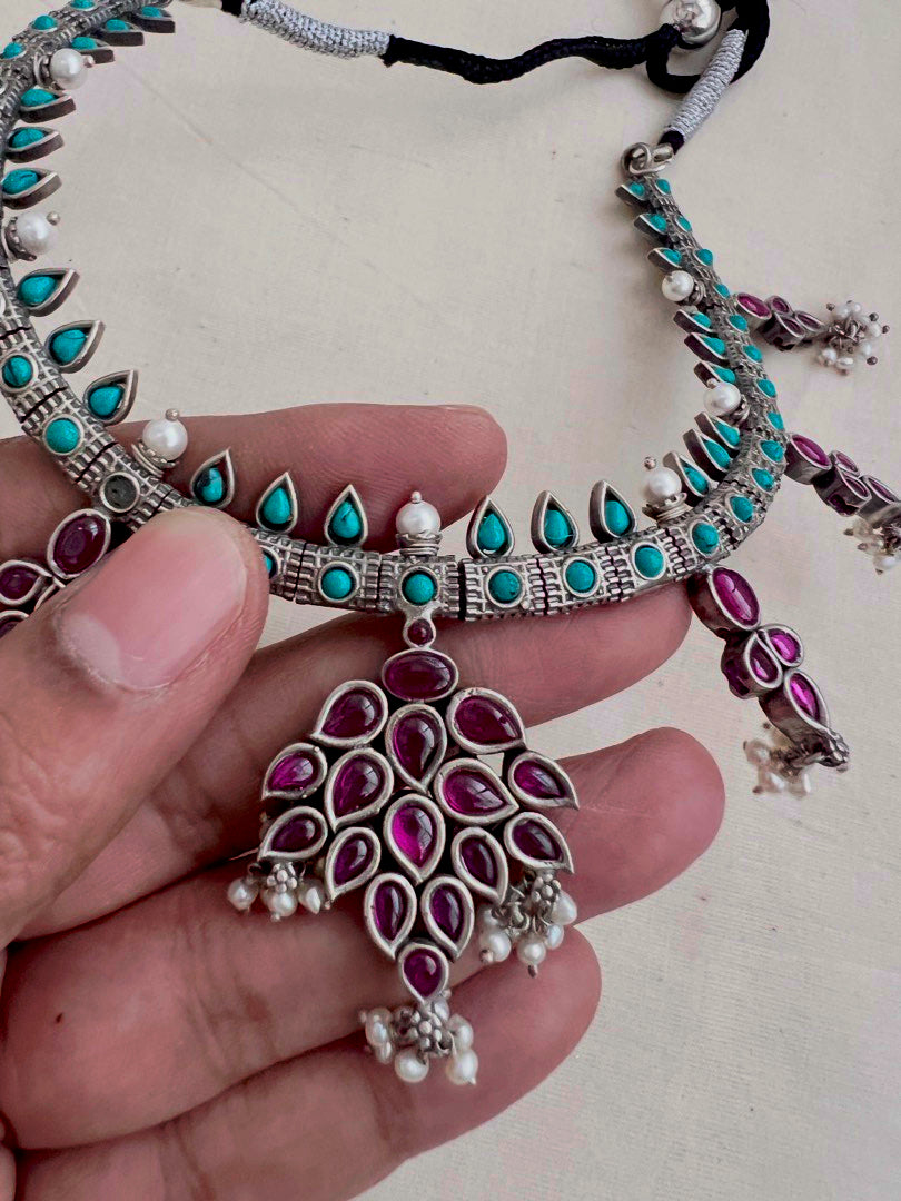 Pink kemp and turquoise necklace with pearls