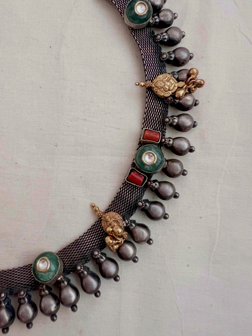 Dual tone necklace with kundan, coral and nakash motif