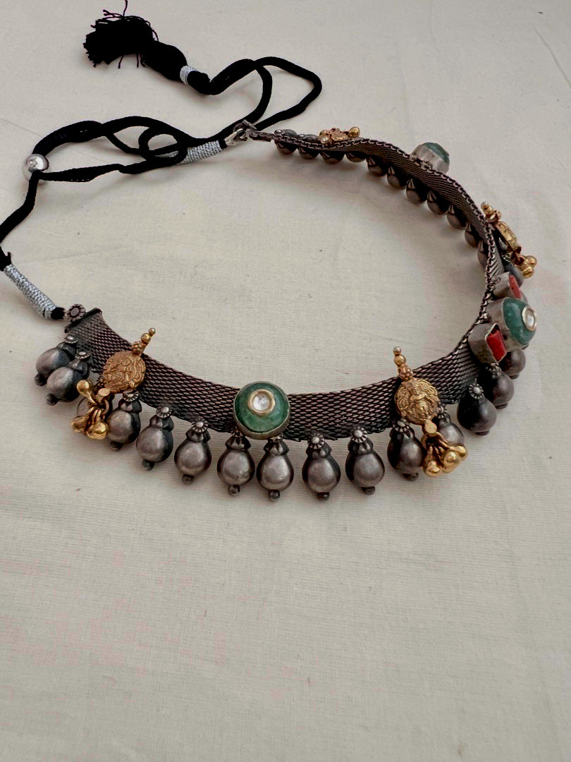 Dual tone necklace with kundan, coral and nakash motif