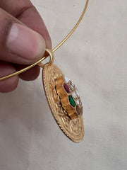 Gold polish hasli with navrathana pendant