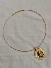 Gold polish hasli with navrathana pendant