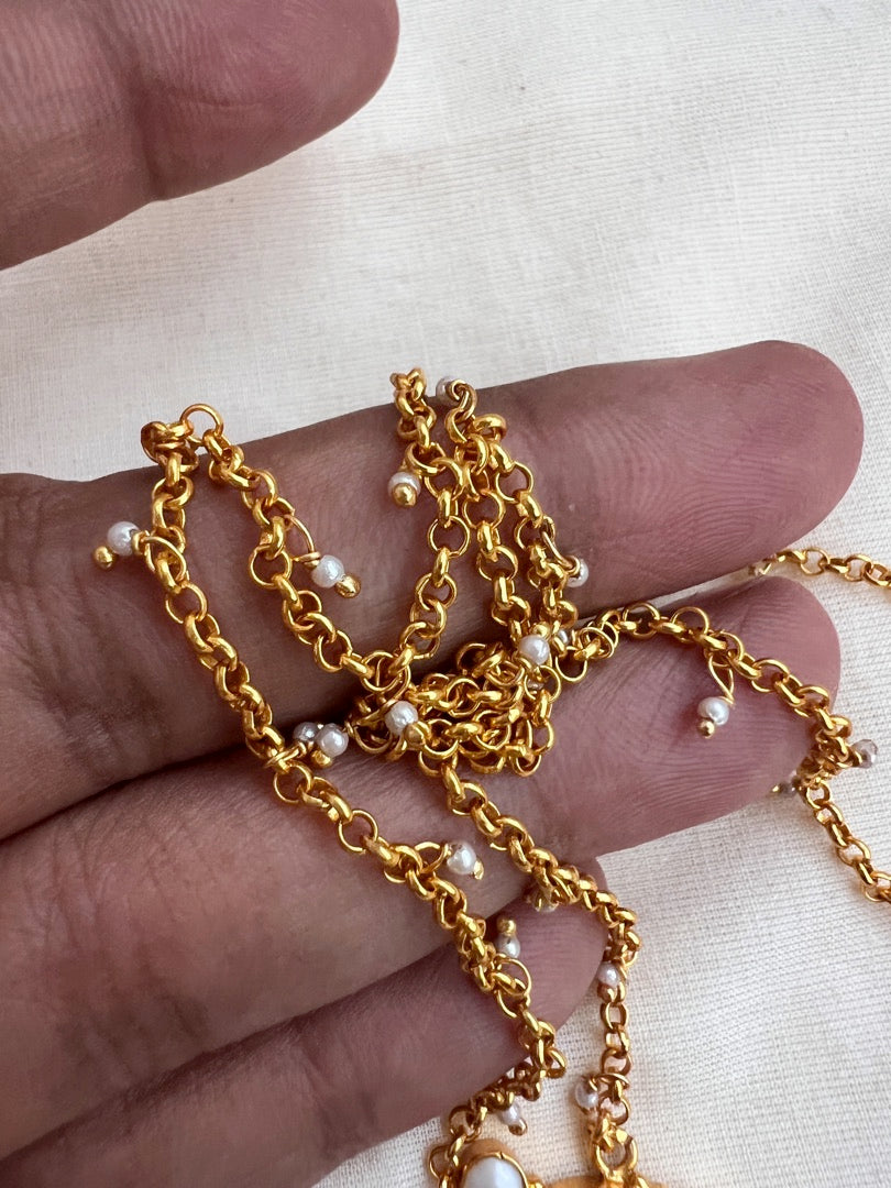 Gold polish calcedony and pearl pendant chain