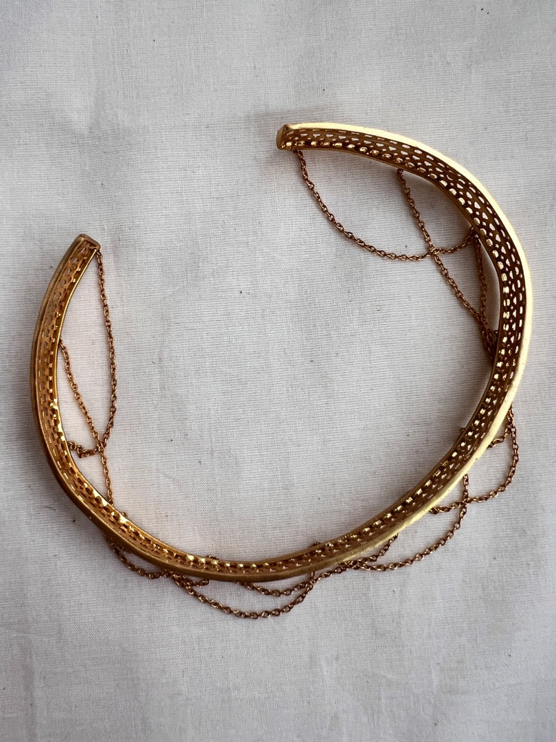 Gold polish adjustable choker with gold chain hangings