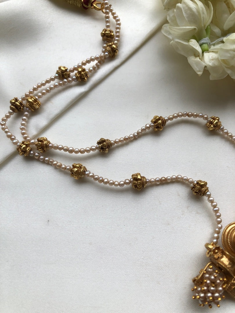 Antique Comb style pendant with pearls chain